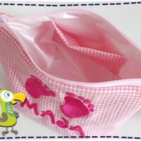 KakaduKid Babyfüßchen in rosa mit Namen bestickt – Innenansicht